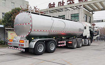 不只是運(yùn)輸：牛奶運(yùn)輸車如何成為乳品行業(yè)的關(guān)鍵一環(huán)
