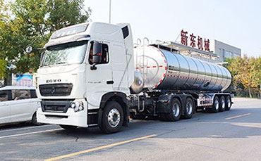 天潤新東鮮奶運(yùn)輸車：跨越草原的“牛